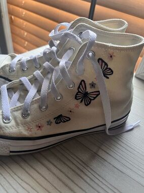 Converse butterfly